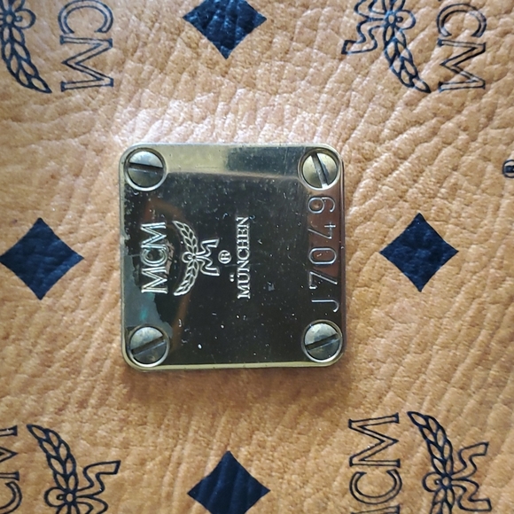 💥💥SOLD💥💥 MCM 40 Duffle bag. - Picture 4 of 16